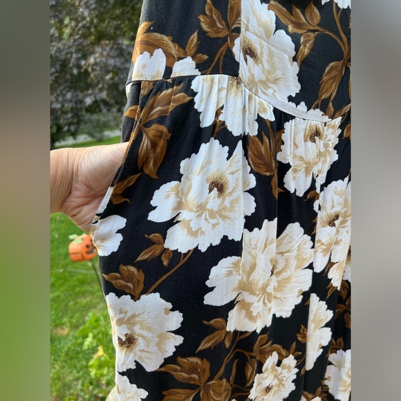 Old Navy Floral Flutter Sleeve Black Brown Floral Romper Jumpsuit Size L - Picture 5 of 9